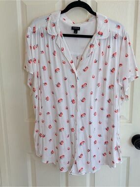 torrid White Button-Down Camp Shirt with Peach Motif 🍑 3X